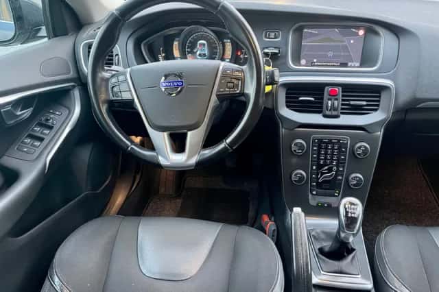 Volvo V40 (2013) thumbnail 2