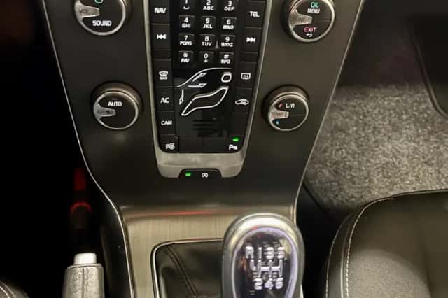 Volvo V40 (2013) thumbnail 3