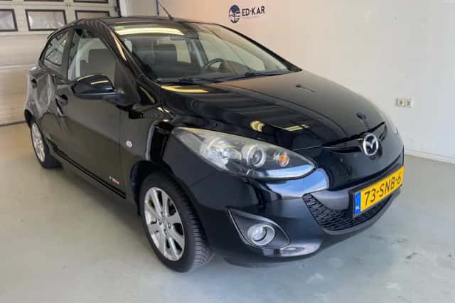 Mazda 2 (2011) thumbnail 5