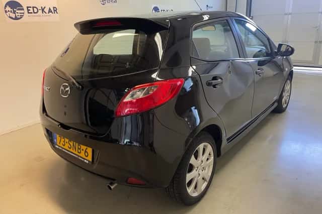 Mazda 2 (2011) thumbnail 6