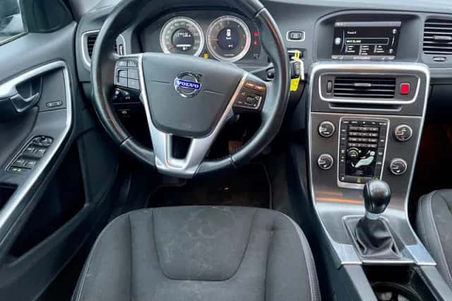 Volvo V60 (2013) thumbnail 2
