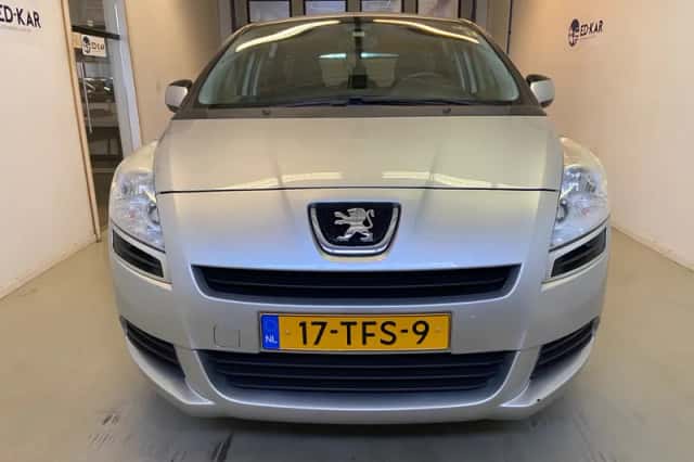 Peugeot 5008 (2010) thumbnail 4