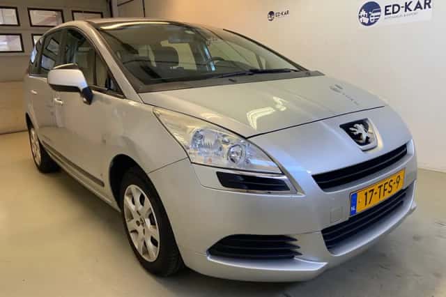 Peugeot 5008 (2010) thumbnail 5