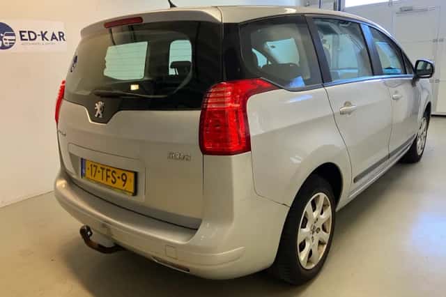 Peugeot 5008 (2010) thumbnail 6