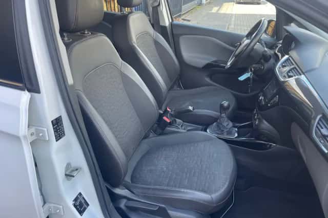 Opel Corsa (2017) thumbnail 3