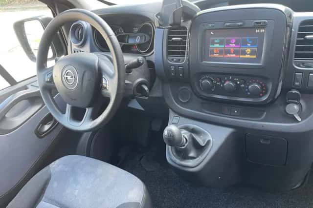 Opel Vivaro (2016) thumbnail 2