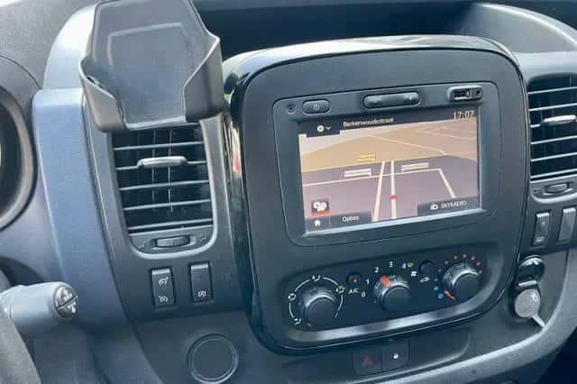 Opel Vivaro (2016) thumbnail 3