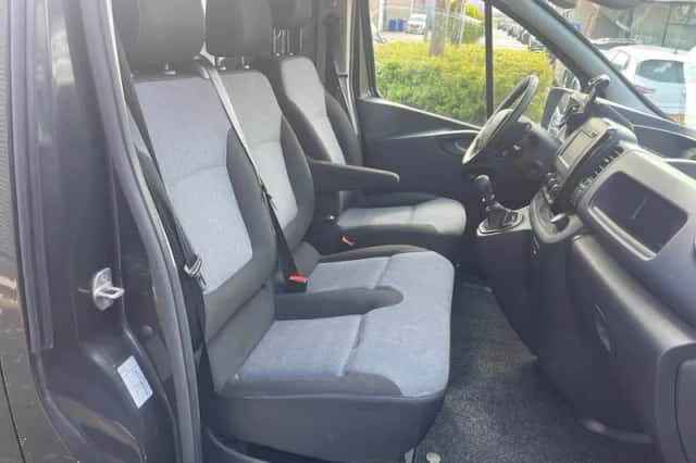 Opel Vivaro (2016) thumbnail 4