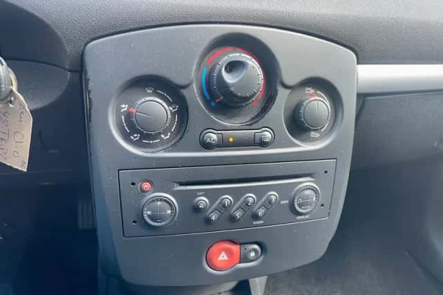 Renault Clio (2006) thumbnail 3