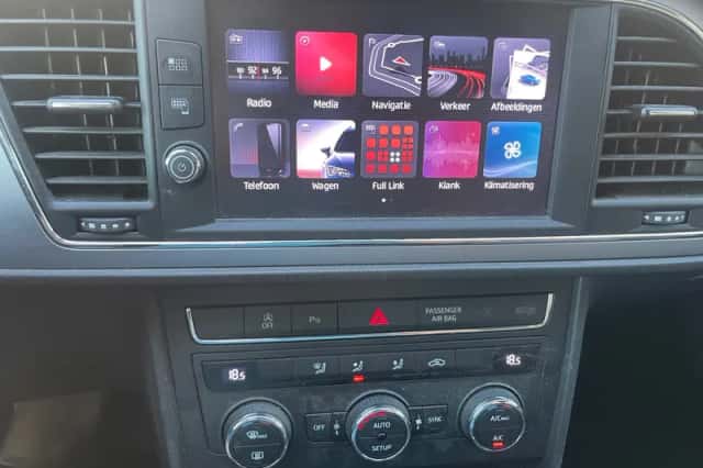 SEAT Leon (2018) thumbnail 3