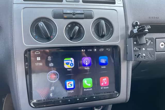 Volkswagen Touran (2010) thumbnail 3