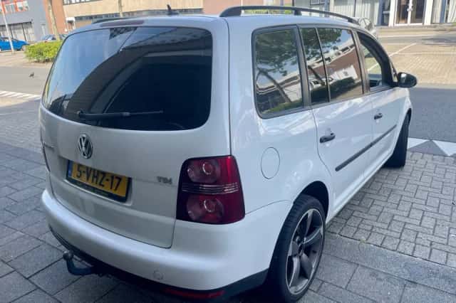 Volkswagen Touran (2010) thumbnail 6