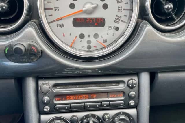 MINI Cooper (2007) thumbnail 3