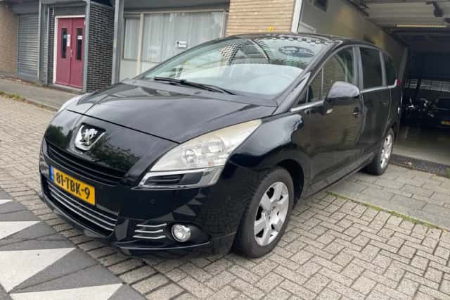 Peugeot 5008 (2012)