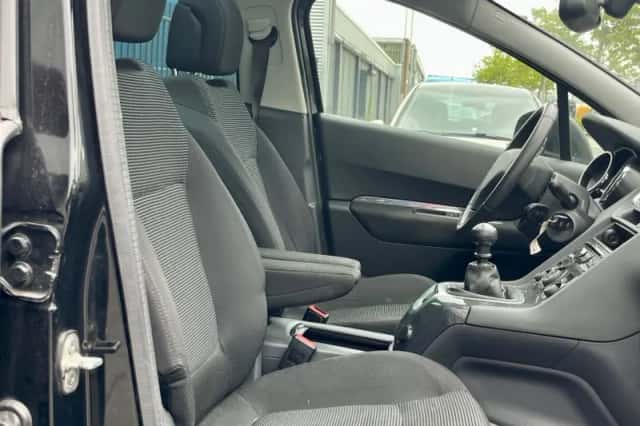 Peugeot 5008 (2012) thumbnail 2