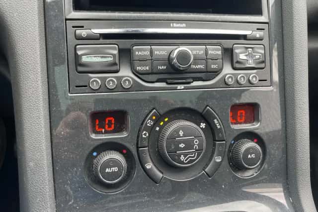 Peugeot 5008 (2012) thumbnail 3