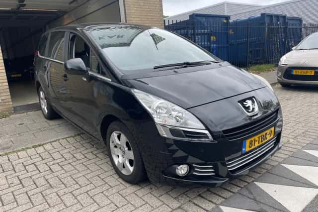Peugeot 5008 (2012) thumbnail 6