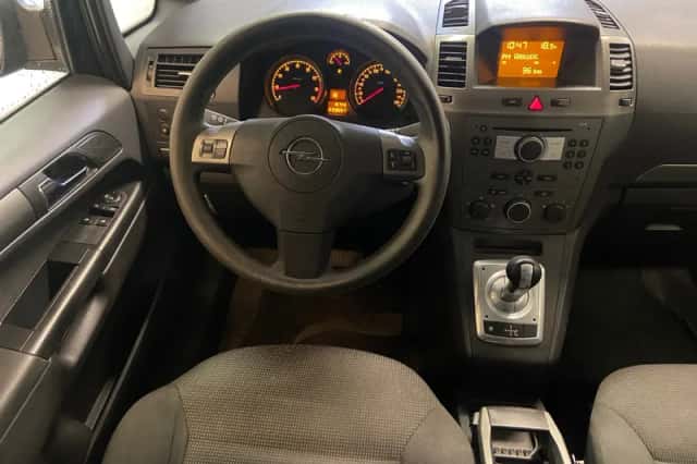 Opel Zafira (2006) thumbnail 2