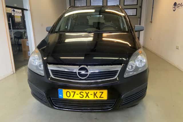 Opel Zafira (2006) thumbnail 4
