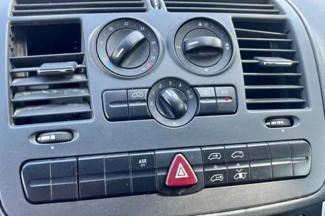 Mercedes-Benz Vito (2010) thumbnail 3