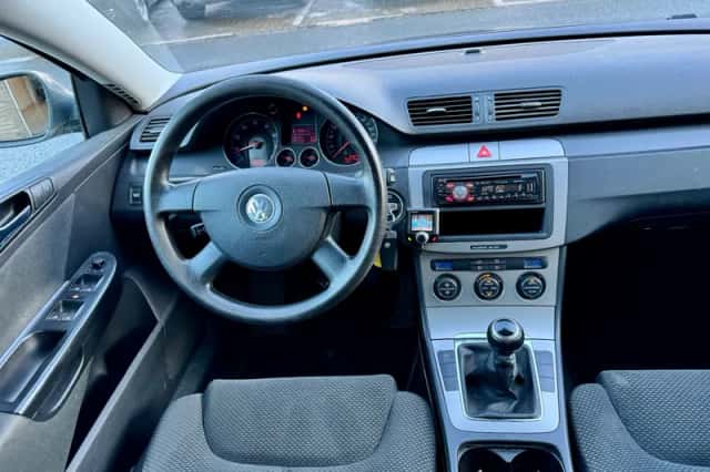 Volkswagen Passat (2006) thumbnail 2