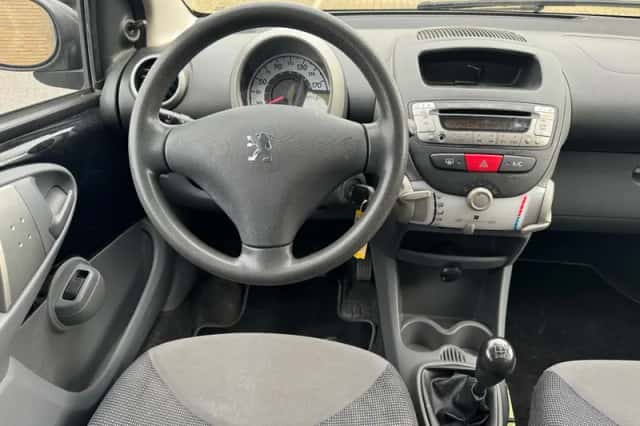 Peugeot 107 (2008) thumbnail 2