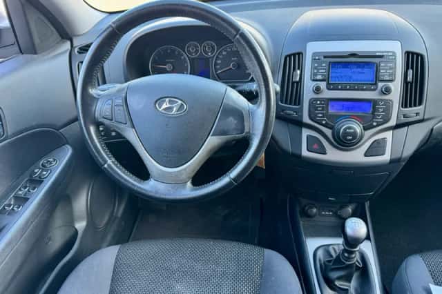 Hyundai i30 (2011) thumbnail 2