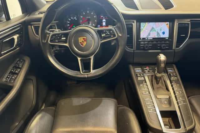 Porsche Macan (2014) thumbnail 2