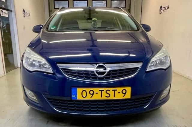 Opel Astra (2012) thumbnail 4