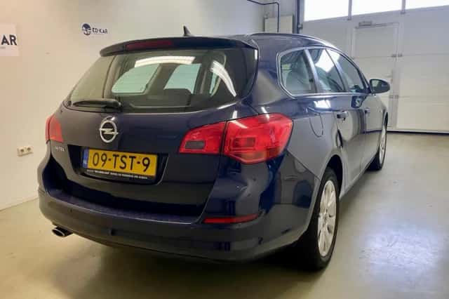 Opel Astra (2012) thumbnail 6