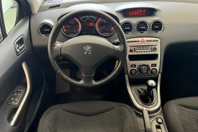 Peugeot 308 (2009) thumbnail 2