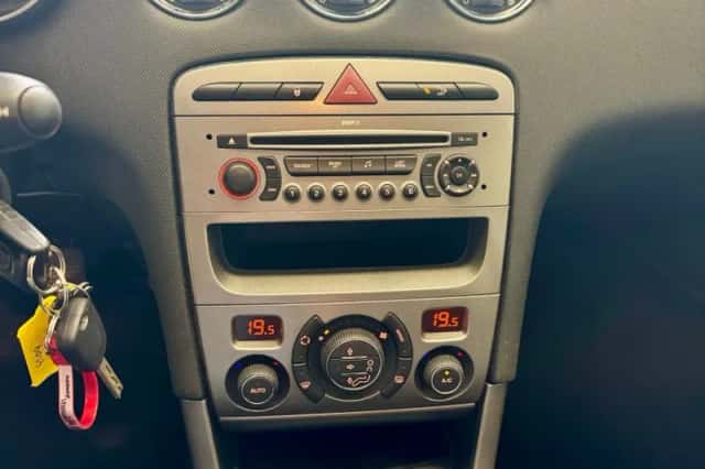 Peugeot 308 (2009) thumbnail 3