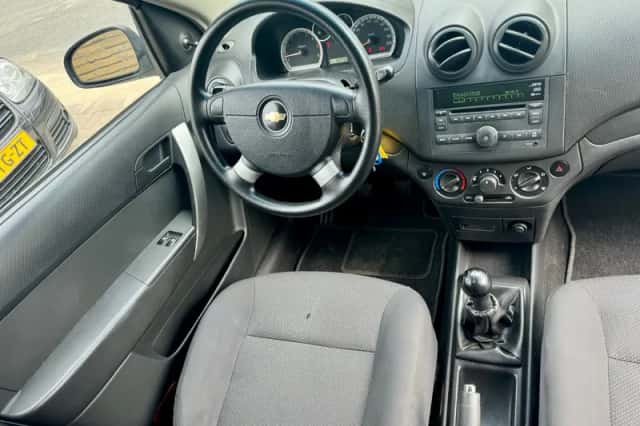 Chevrolet AVEO (2010) thumbnail 2