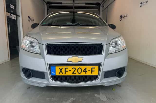Chevrolet AVEO (2010) thumbnail 4