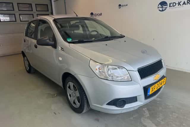 Chevrolet AVEO (2010) thumbnail 5