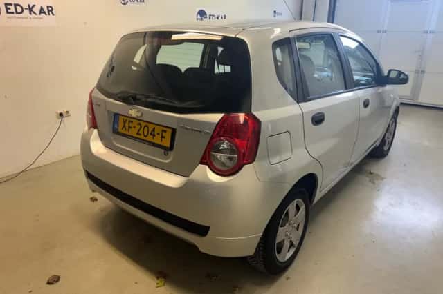 Chevrolet AVEO (2010) thumbnail 6