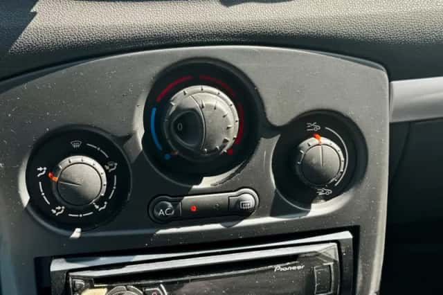 Renault Clio (2006) thumbnail 3