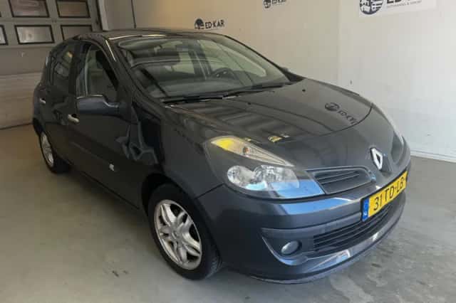 Renault Clio (2006) thumbnail 5