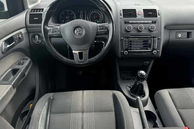 Volkswagen Touran (2013) thumbnail 2