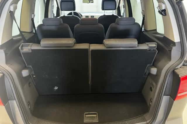 Volkswagen Touran (2013) thumbnail 4