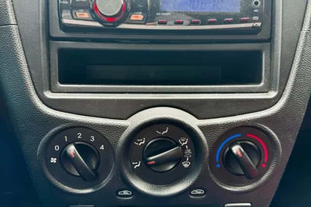 Kia Picanto (2009) thumbnail 2