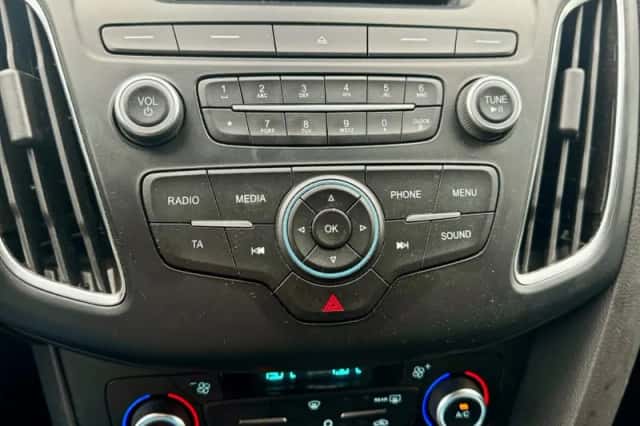 Ford Focus (2016) thumbnail 3