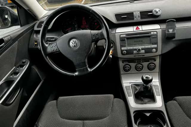 Volkswagen Passat (2007) thumbnail 2