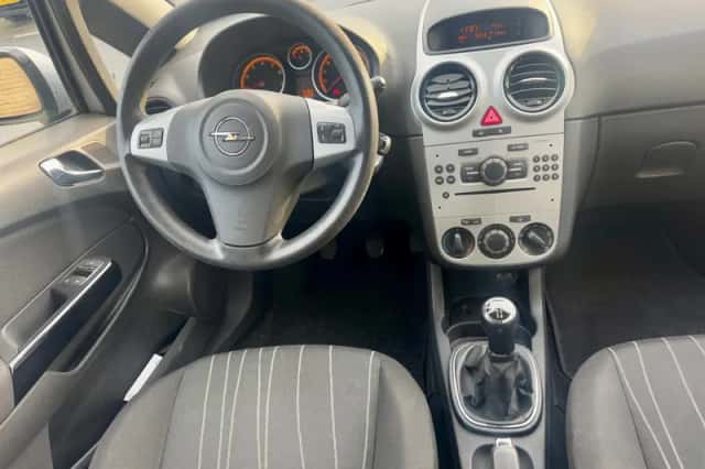 Opel Corsa (2009) thumbnail 2