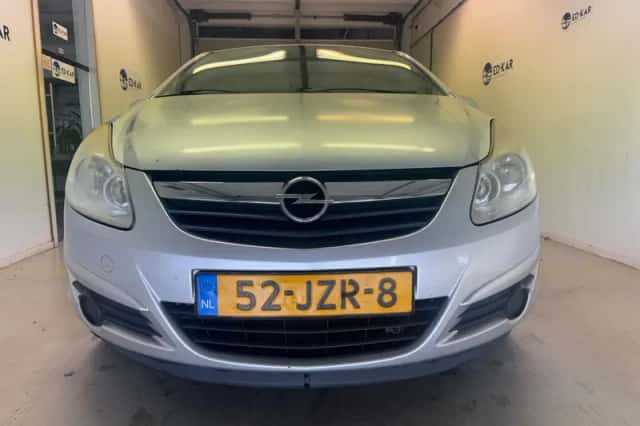 Opel Corsa (2009) thumbnail 4