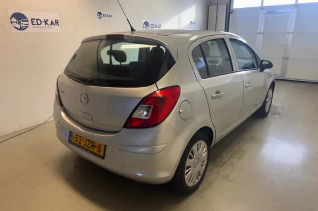 Opel Corsa (2009) thumbnail 6