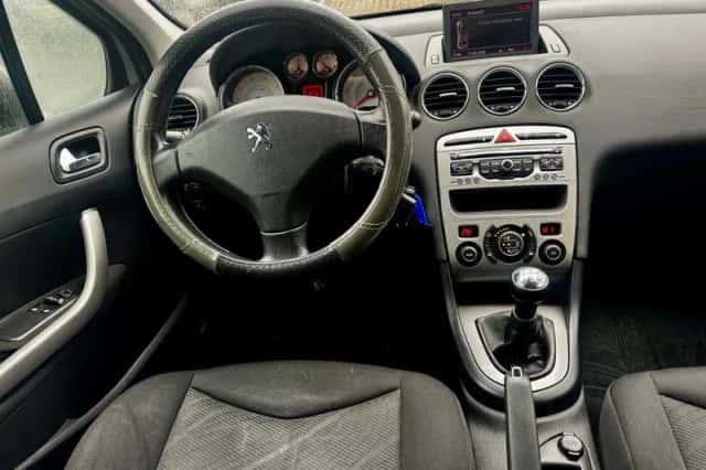 Peugeot 308 (2010) thumbnail 2