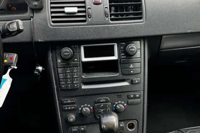Volvo XC90 (2005) thumbnail 3