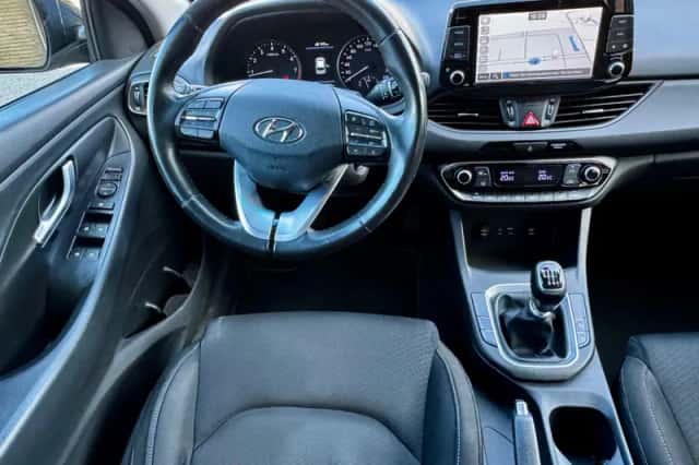 Hyundai i30 (2018) thumbnail 2
