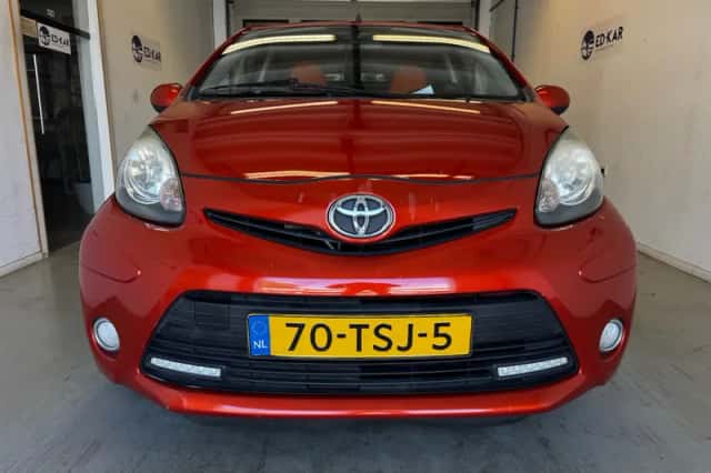 Toyota Aygo (2012) thumbnail 4